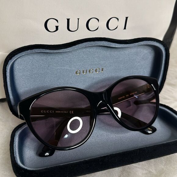 💯Authentic Gucci Sunglasses with Case 🍀 - Picture 6 of 15